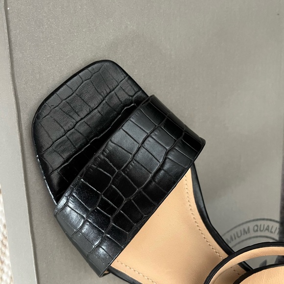 GENUINE LEATHER strappy ankle heels - Picture 5 of 7